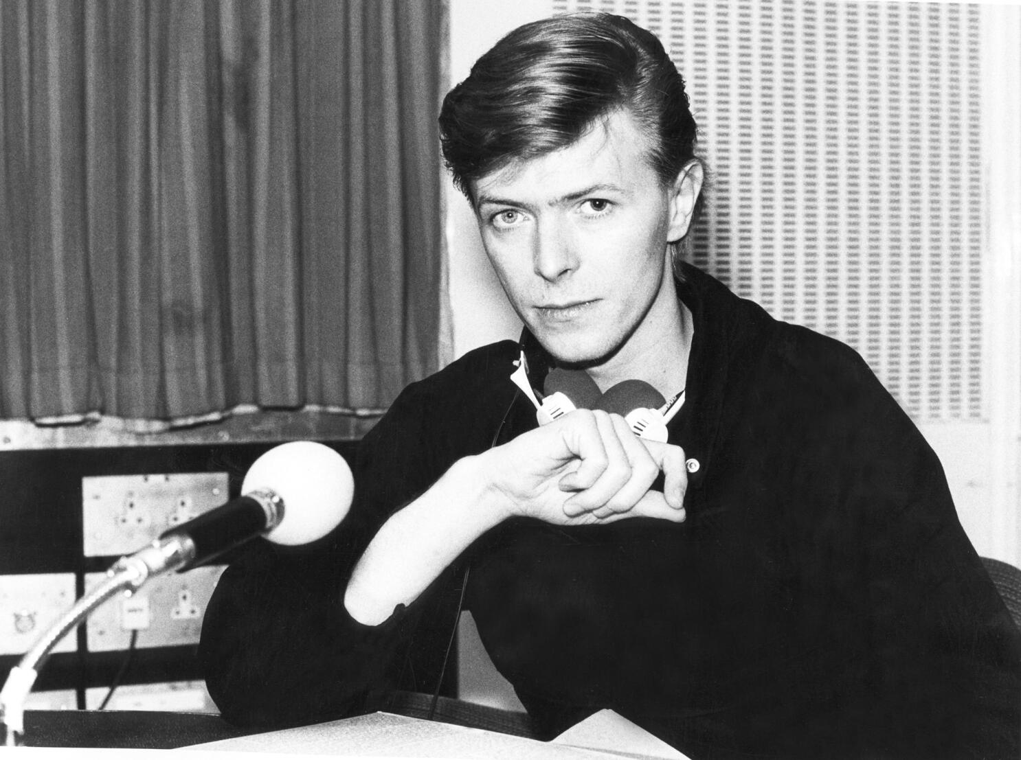 David Bowie, 69, barrier-breaking rock star and actor, has died 
